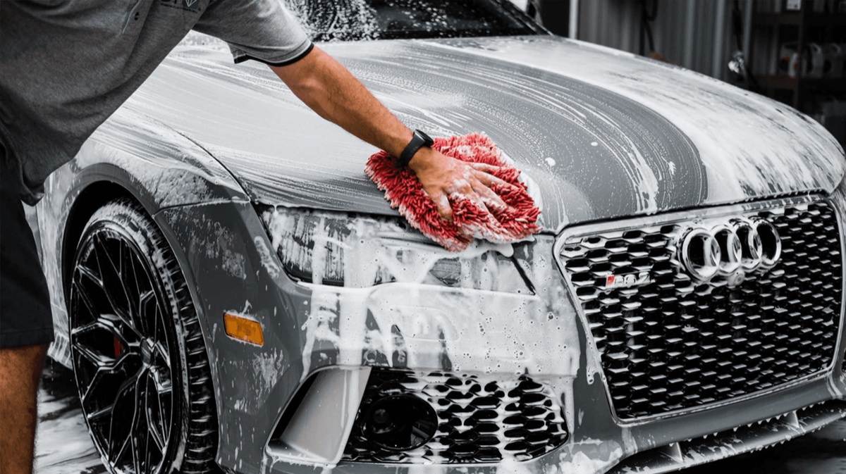Mobile exterior detailing